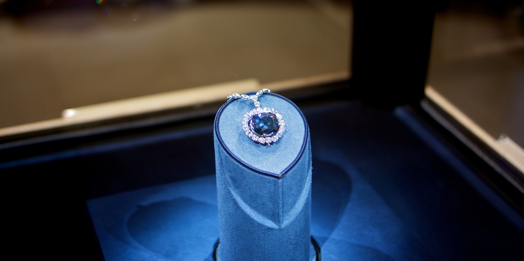 The Hope Diamond - Chicago Diamond Buyer